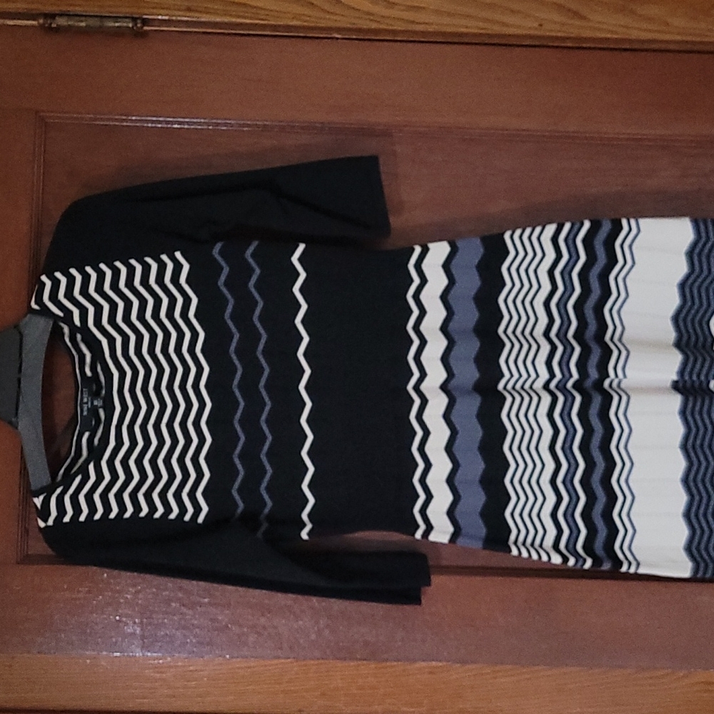 Dress - Picture 3 of 4